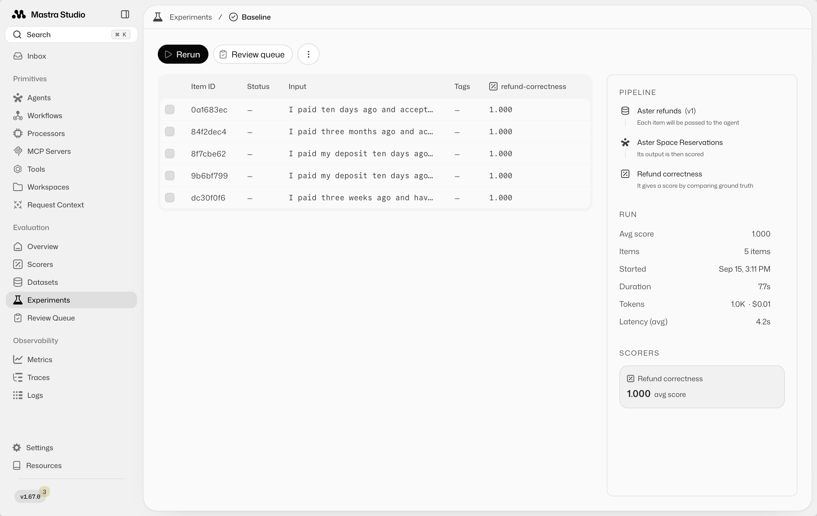 Baseline 结果：全部五个用例的退款正确性得分均为 1.000。流水线显示数据集输入 agent，再进入 scorer。